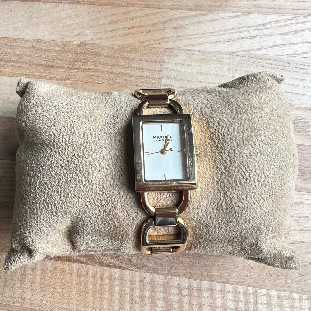 Michael Kors ladies rectangular gold tone bracelet dress watch NEW BATTERY
